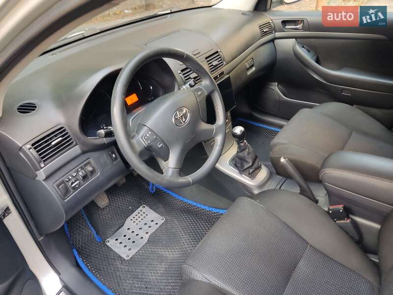 Універсал Toyota Avensis 2008 в Кривому Розі