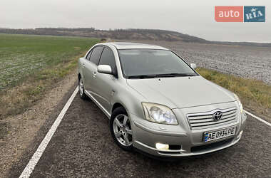 Седан Toyota Avensis 2005 в Новомосковске