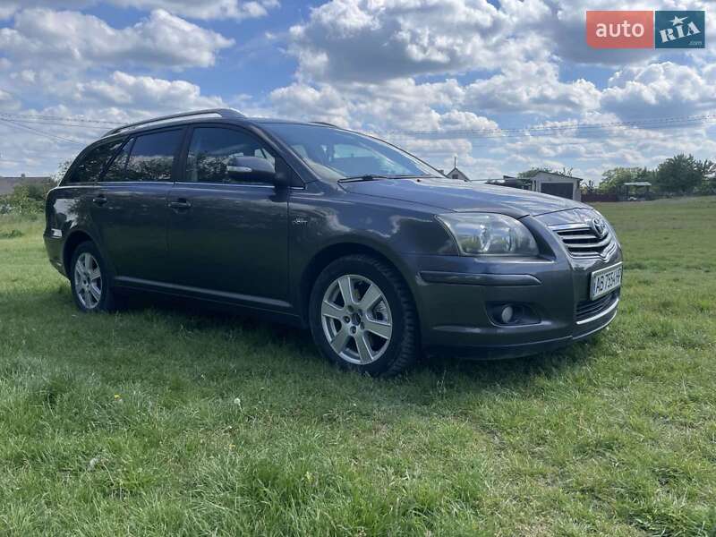 Универсал Toyota Avensis 2006 в Могилев-Подольске