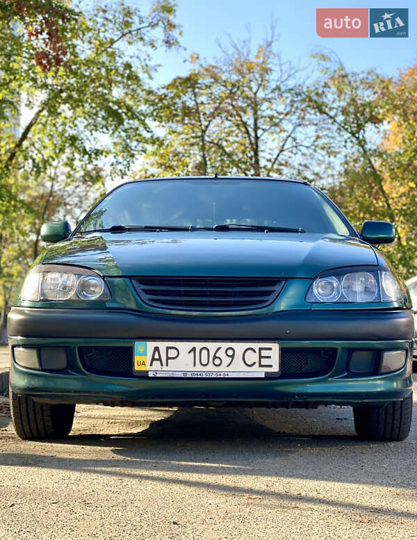 Седан Toyota Avensis 1999 в Запоріжжі