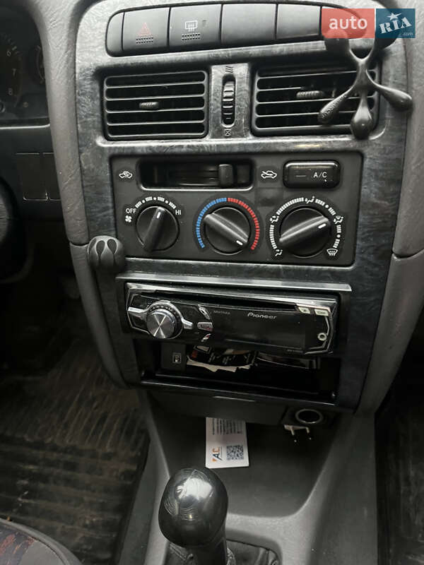 Седан Toyota Avensis 2000 в Хмельницькому