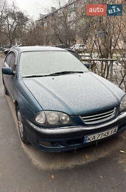 Седан Toyota Avensis 1998 в Києві