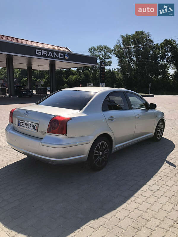 Седан Toyota Avensis 2005 в Черновцах