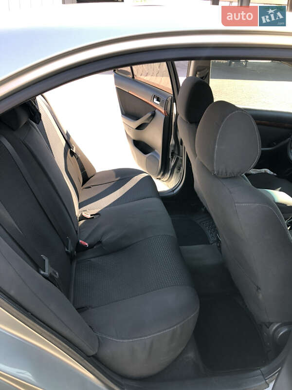 Седан Toyota Avensis 2005 в Черновцах