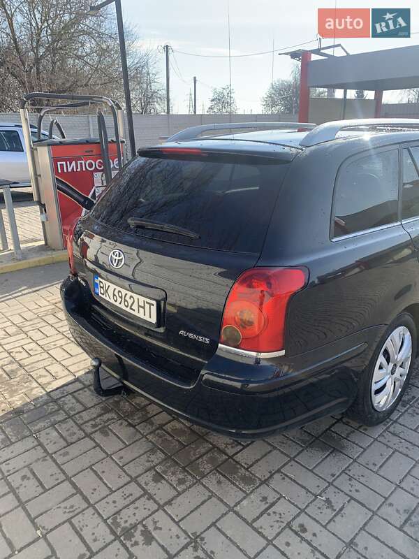 Універсал Toyota Avensis 2003 в Рівному