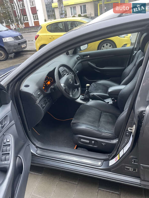 Універсал Toyota Avensis 2007 в Житомирі