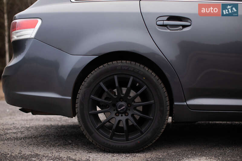 Универсал Toyota Avensis 2010 в Луцке