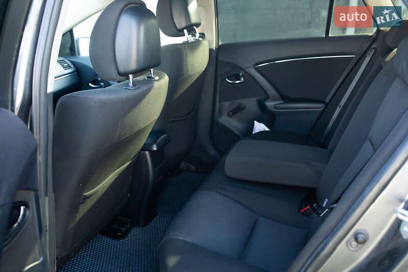 Универсал Toyota Avensis 2010 в Луцке