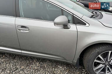 Седан Toyota Avensis 2012 в Стрию