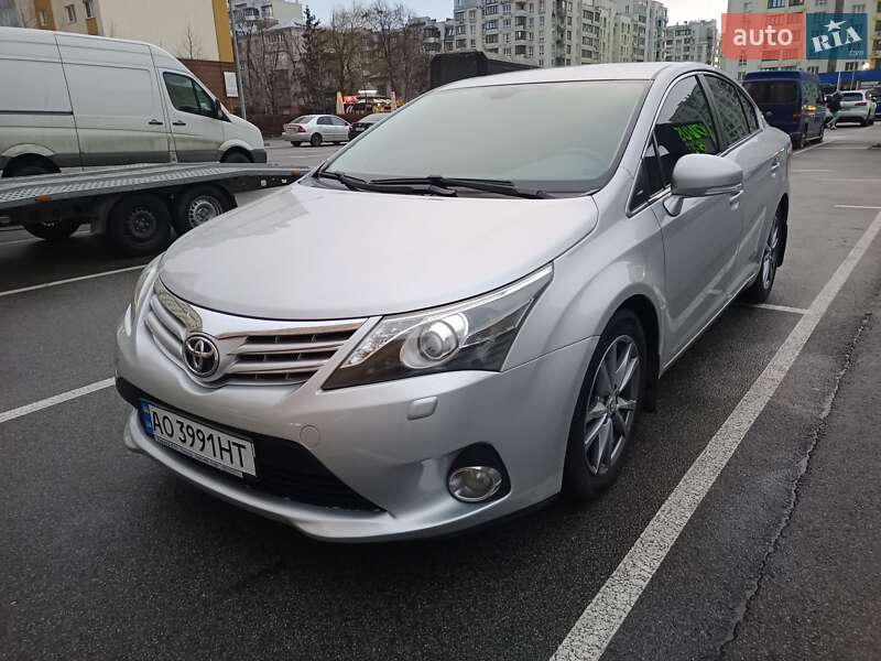 Седан Toyota Avensis 2012 в Киеве