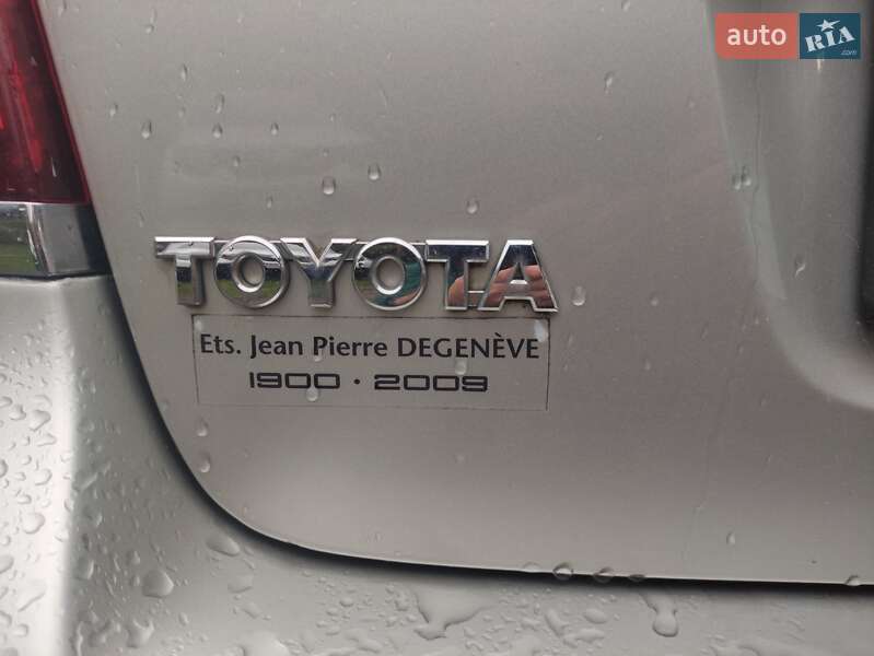 Лифтбек Toyota Avensis 2008 в Зборове