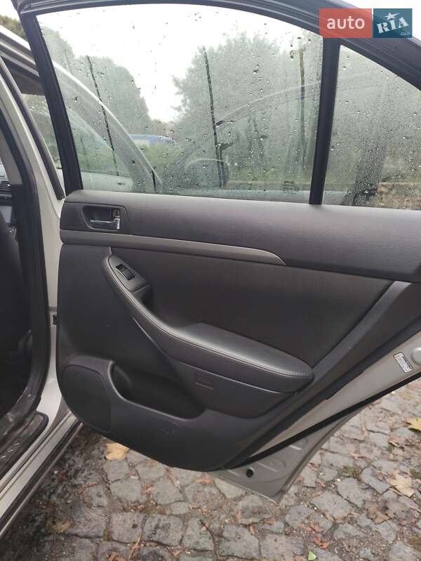 Лифтбек Toyota Avensis 2008 в Зборове