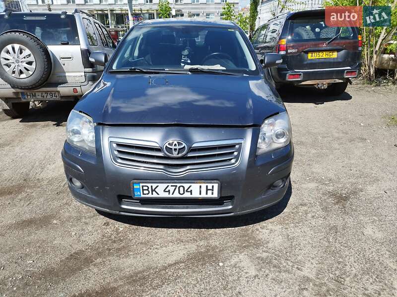 Ліфтбек Toyota Avensis 2008 в Хоролі