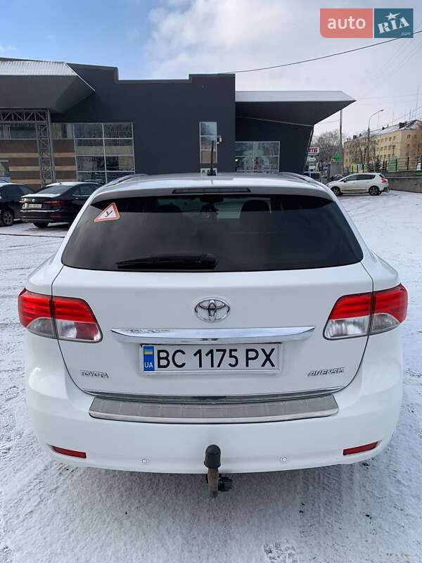 Універсал Toyota Avensis 2012 в Тернополі
