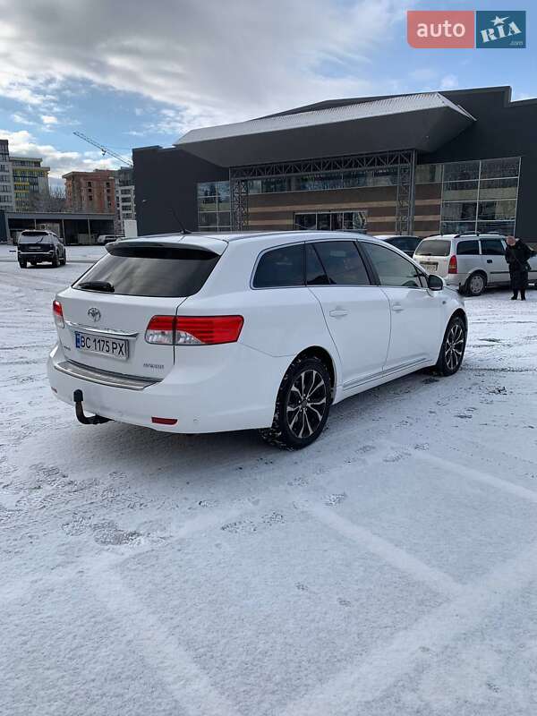 Універсал Toyota Avensis 2012 в Тернополі