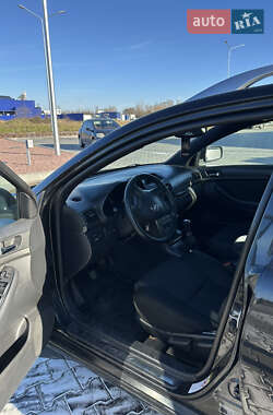 Універсал Toyota Avensis 2004 в 