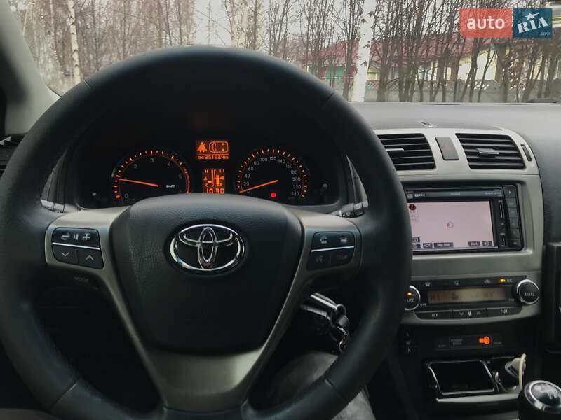 Универсал Toyota Avensis 2010 в Кременчуге