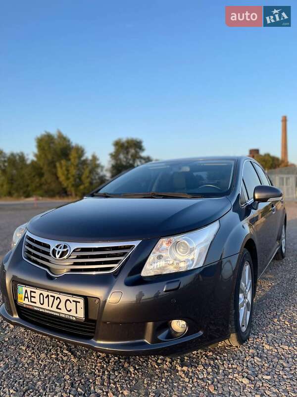 Седан Toyota Avensis 2008 в Днепре