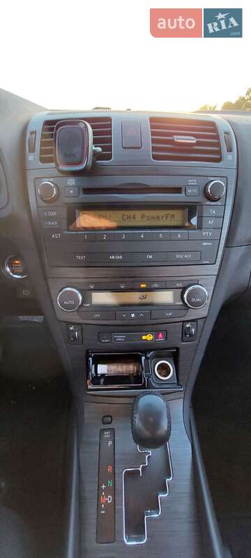 Седан Toyota Avensis 2008 в Днепре