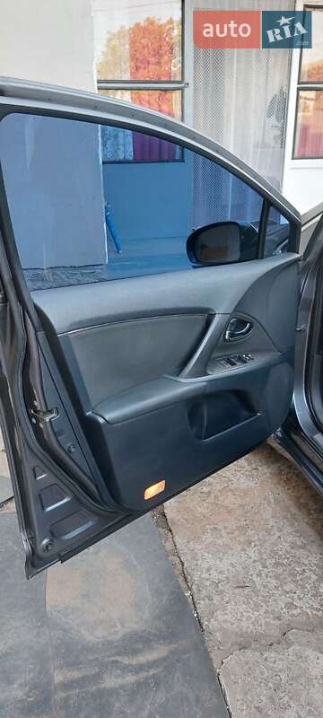 Седан Toyota Avensis 2008 в Днепре