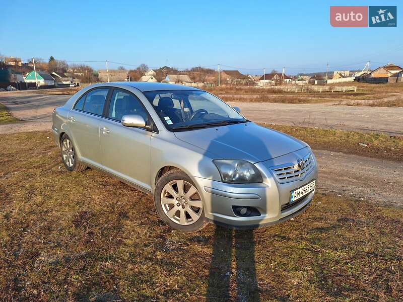 Лифтбек Toyota Avensis 2008 в Киеве