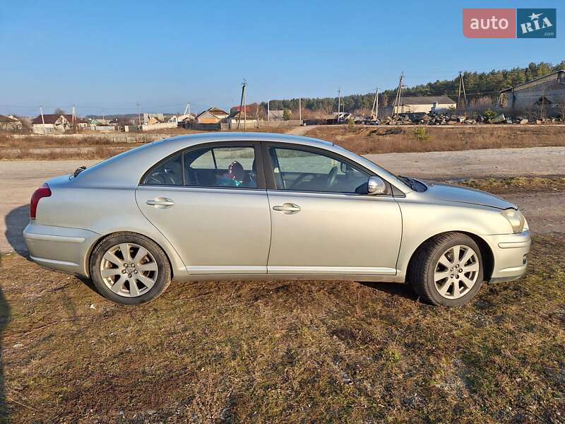Лифтбек Toyota Avensis 2008 в Киеве
