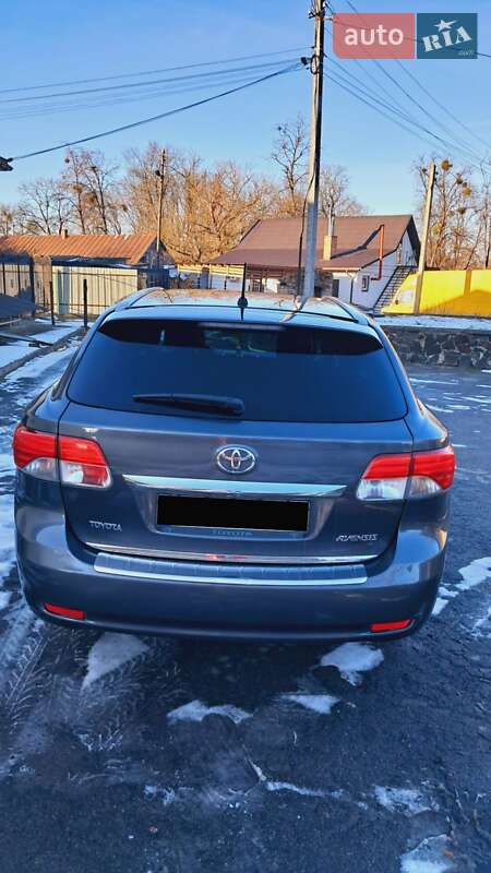 Універсал Toyota Avensis 2013 в Луцьку