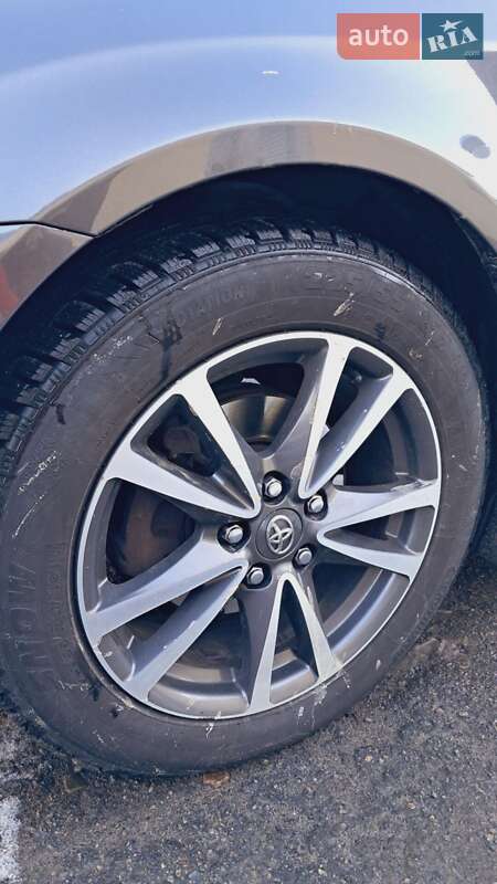 Універсал Toyota Avensis 2013 в Луцьку