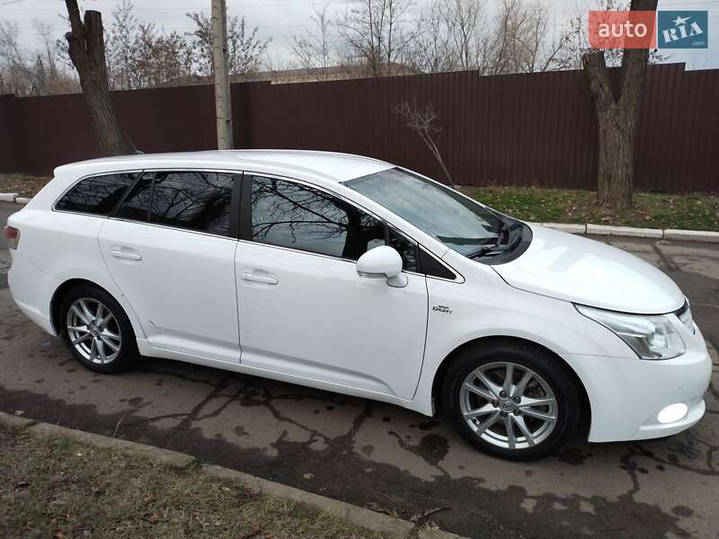 Универсал Toyota Avensis 2011 в Кривом Роге