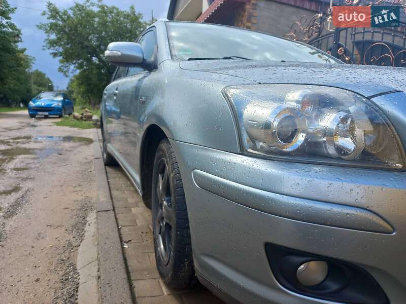 Універсал Toyota Avensis 2008 в Новій Одесі