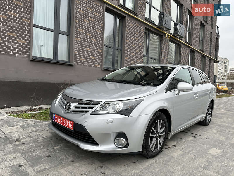 Универсал Toyota Avensis 2012 в Львове