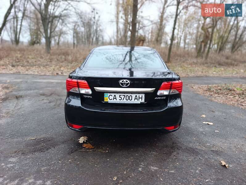 Седан Toyota Avensis 2014 в Каменке