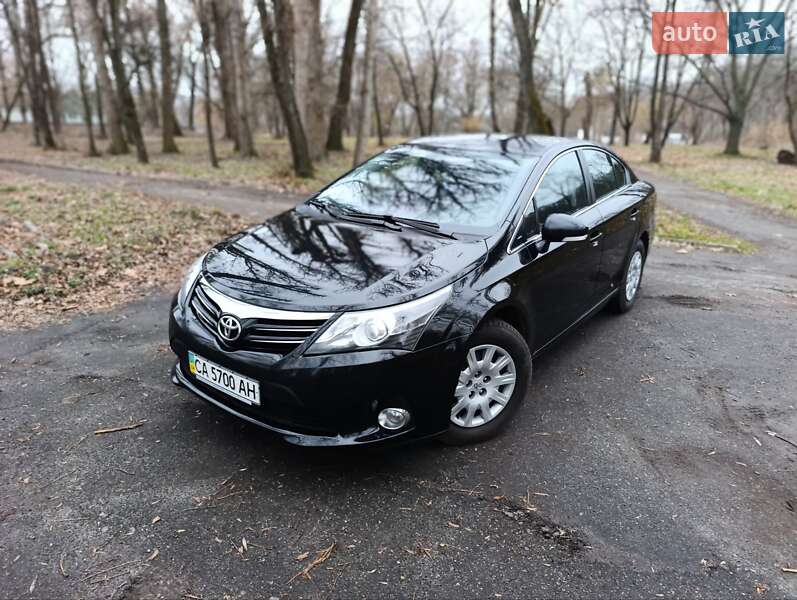 Седан Toyota Avensis 2014 в Каменке