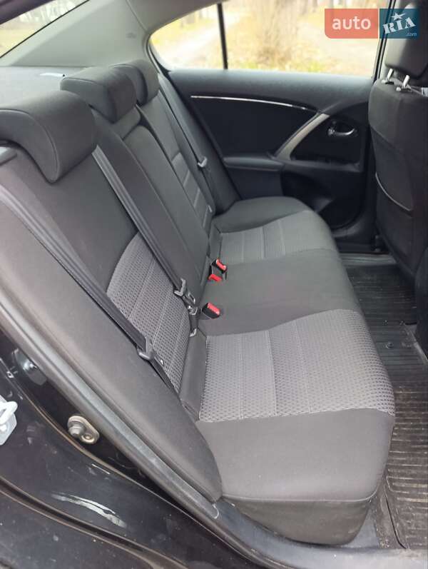 Седан Toyota Avensis 2014 в Каменке