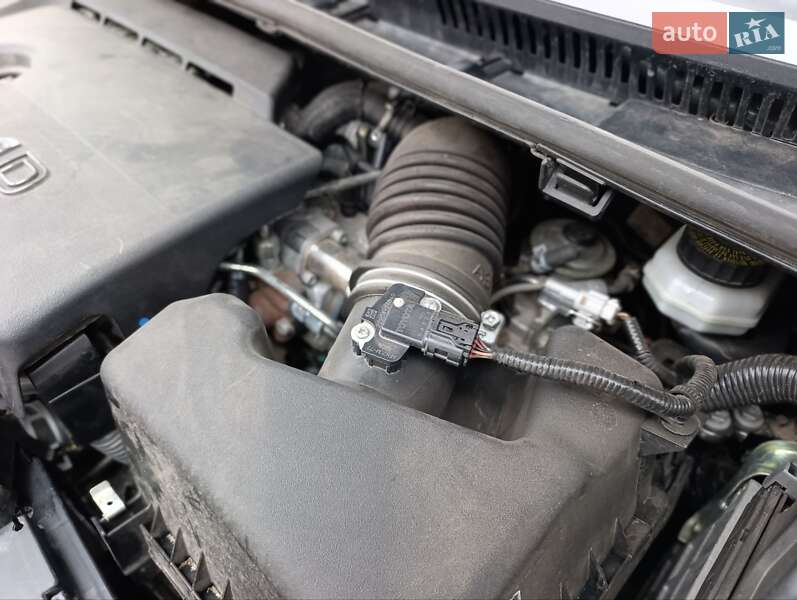 Седан Toyota Avensis 2014 в Каменке