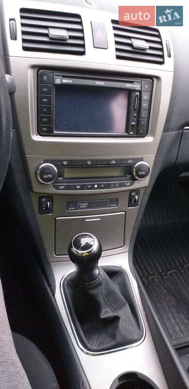 Универсал Toyota Avensis 2011 в Львове