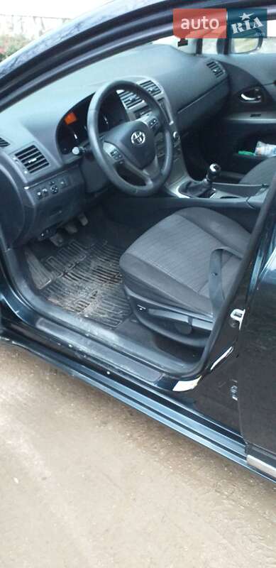 Универсал Toyota Avensis 2011 в Львове