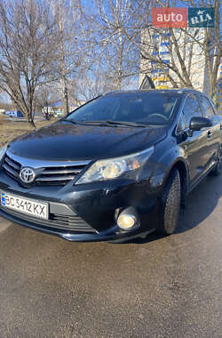 Toyota Avensis 2012