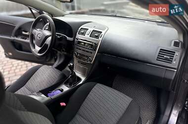 Седан Toyota Avensis 2011 в Тернополе