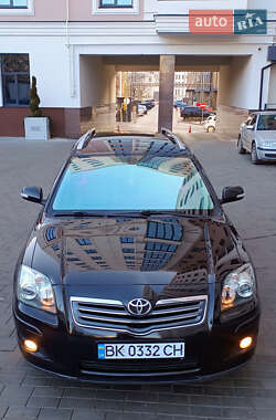 Універсал Toyota Avensis 2006 в Рівному