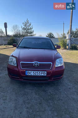 Седан Toyota Avensis 2004 в Жовкве