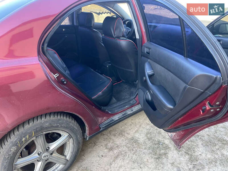 Седан Toyota Avensis 2004 в Жовкве