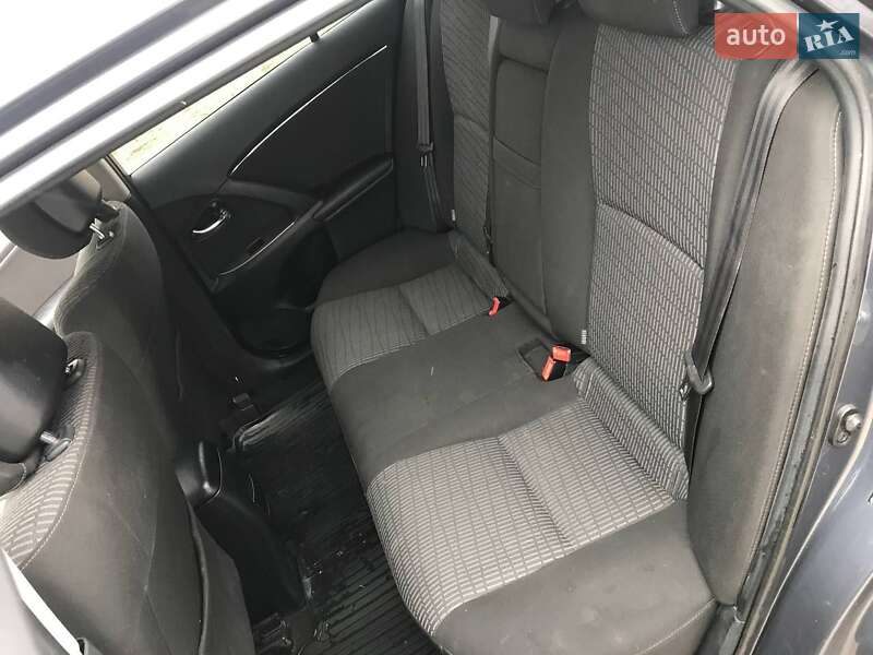 Универсал Toyota Avensis 2011 в Ильинцах фото 14 Универсал Toyota Avensis 2011 в Ильинцах