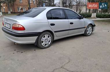 Седан Toyota Avensis 2002 в 