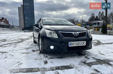 Седан Toyota Avensis 2010 в Тернополе