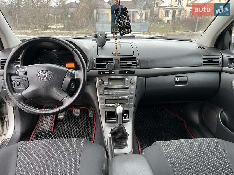 Седан Toyota Avensis 2006 в Львове