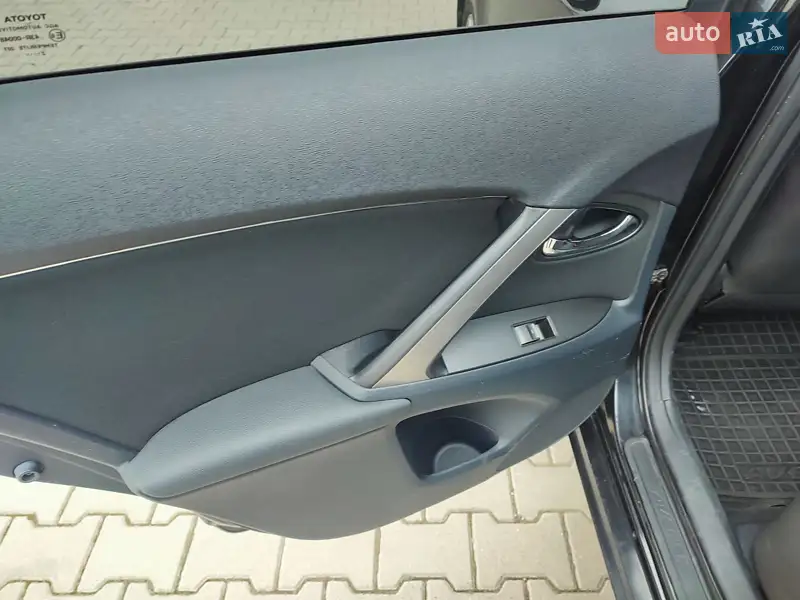 Toyota Avensis 2013