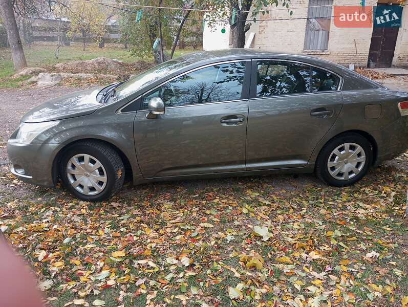Седан Toyota Avensis 2009 в Хмельницком