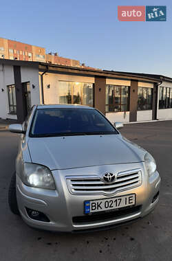 Седан Toyota Avensis 2007 в Ровно