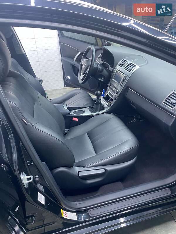 Универсал Toyota Avensis 2012 в Виноградове